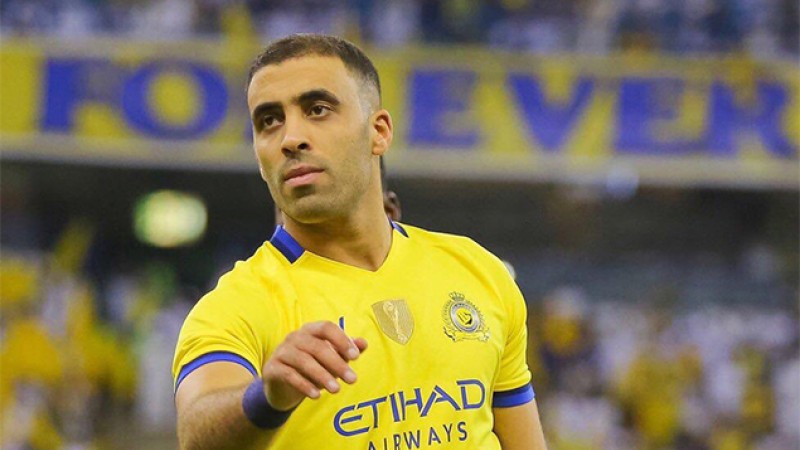 نادي النصر يقرر فسخ عقد لاعبه المغربي عبد الرزاق حمد الله