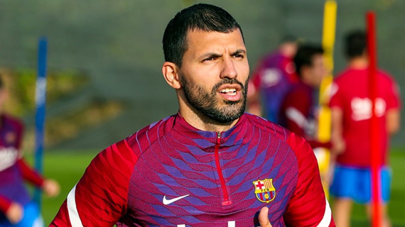 Commotion et compassion en Argentine après l'annonce du retrait de Sergio "Kun" Aguero du football professionnel