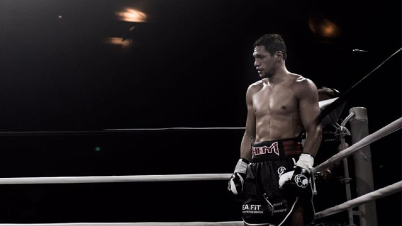 Le pugiliste marocain Ahmed El Moussaoui affronte à Paris le boxeur mexicain Carlos Molina