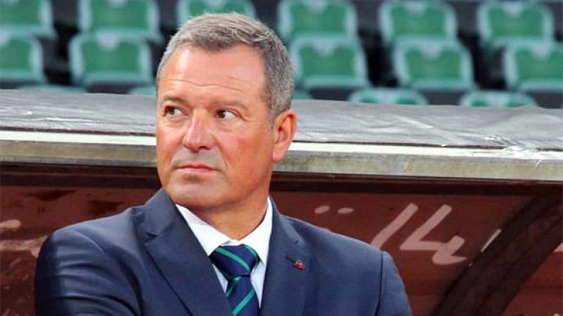 فريق المغرب التطواني يقيل مدربه أنخيل فياديرو