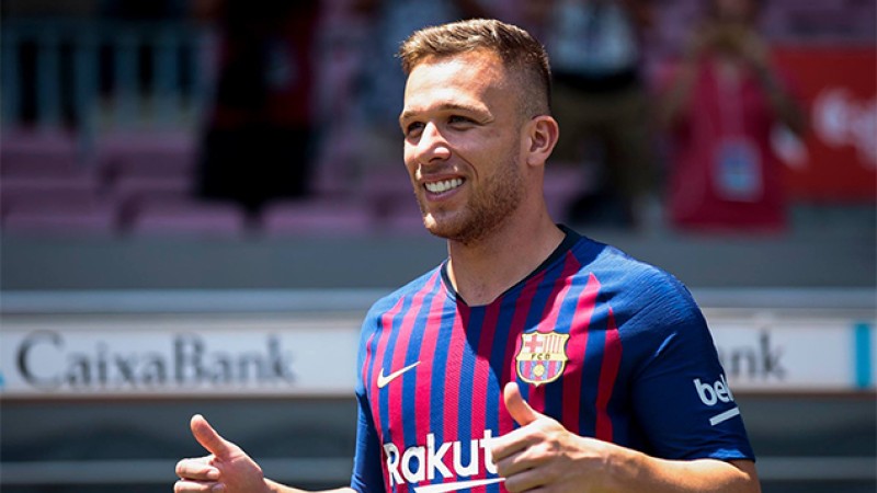 Le jeune brésilien Arthur s'engage avec le FC Barcelone pour pour les six prochaines saisons