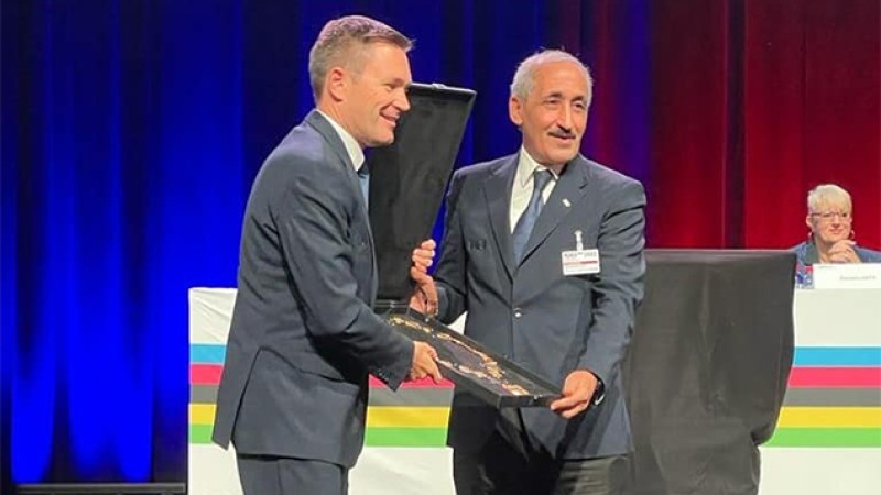 Cyclisme.. l'UCI octroie "l'Ordre de Mérite" au Marocain Mohammed Belmahi