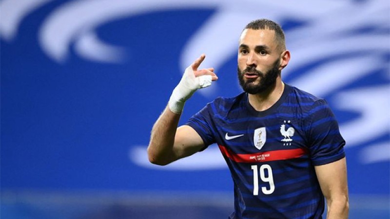 كريم بنزيمة يعلن نهاية مسيرته الدولية مع المنتخب الفرنسي