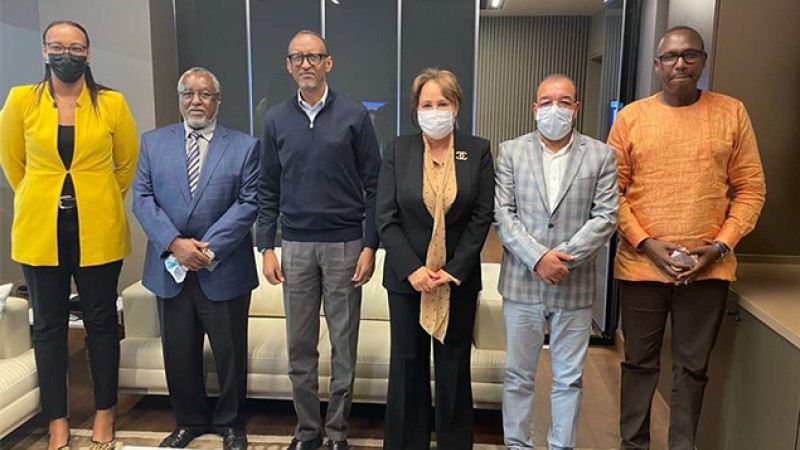 Le président Kagame reçoit la Marocaine Bouchra Hajij, présidente de la CAVB