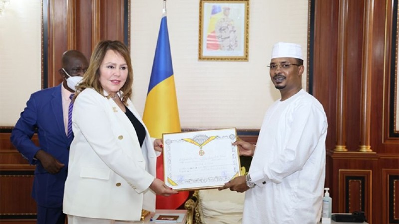 La Marocaine Bouchra Hajij, présidente de la CAVB, élevée au rang d'officier de l’Ordre National du Tchad