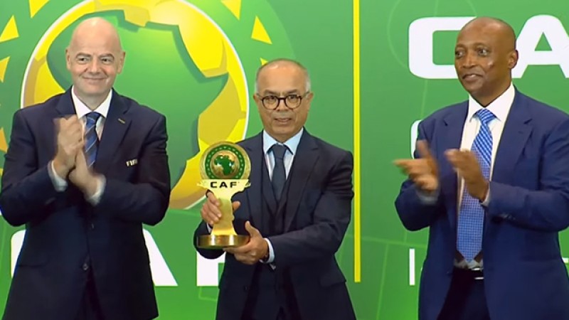 Le Prix de l'Excellence 2022 de la CAF attribué à SM le Roi et au président rwandais