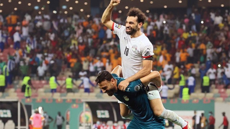 كأس إفريقيا للأمم (ثمن النهائي).. المنتخب المصري يفوز على نظيره الايفواري بعد الاحتكام للضربات الترجيحية (5-4)، ويضرب موعدا مع المنتخب المغربي في دور الربع