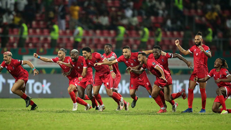 كأس إفريقيا للأمم (ثمن النهائي).. منتخب غينيا الاستوائية يفوز على نظيره المالي بالضربات الترجيحية (6-5)، و يلاقي منتخب السينغال في دور الربع
