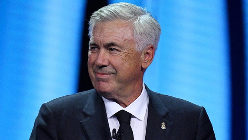 تتويج الإيطالي كارلو أنشيلوتي بجائزة أفضل مدرب في أوروبا