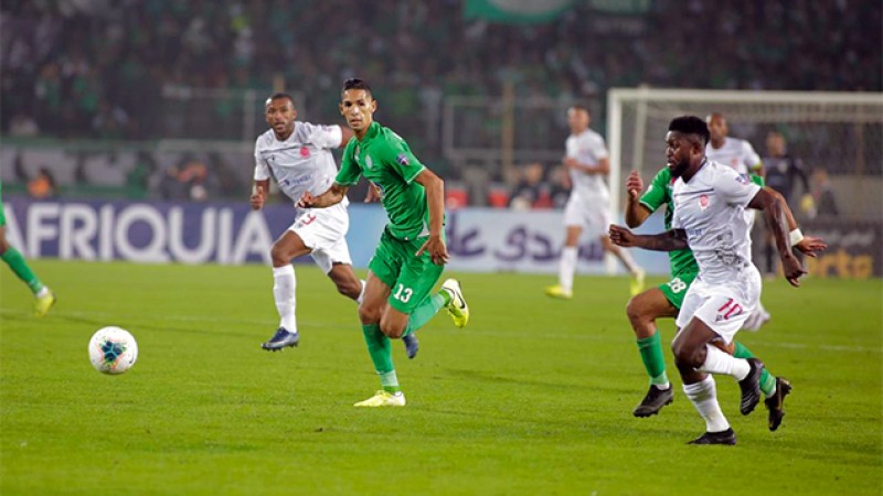 بطولة كأس محمد السادس للأندية العربية الأبطال (إياب ثمن النهاية): فريق الرجاء يتعادل مع غريمه التقليدي الوداد (4-4) ويتأهل إلى دور الربع