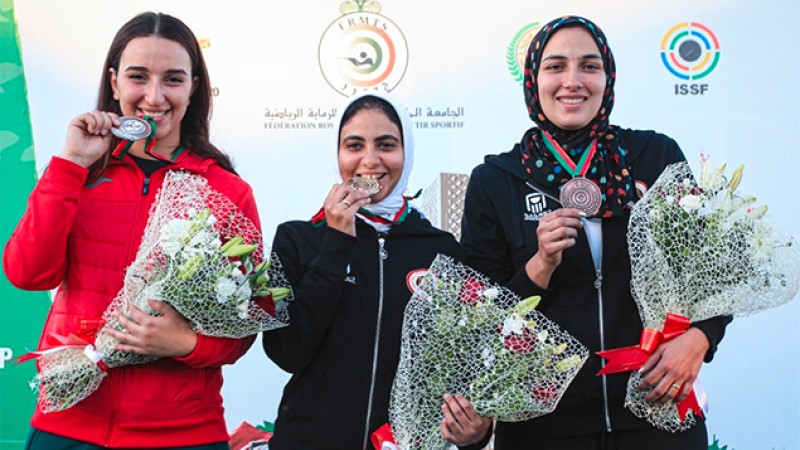 المغربية ياسمين مريغي تحرز الميدالية الفضية للبطولة العربية لرماية أسلحة الخرطوش في صنف الحفرة (تراب 50 طبق)