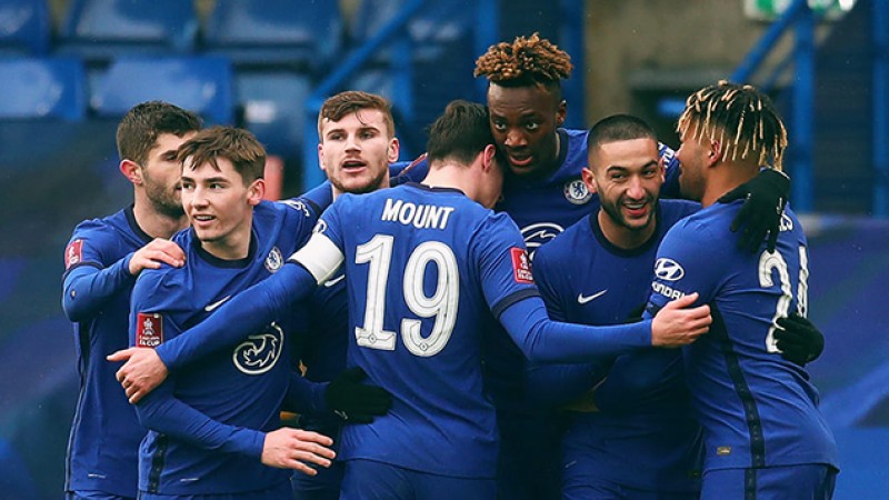 كأس الإتحاد الإنجليزي, تشلسي يتأهل الى الدور الخامس على حساب لوتون تاون بثلاثية أبراهام