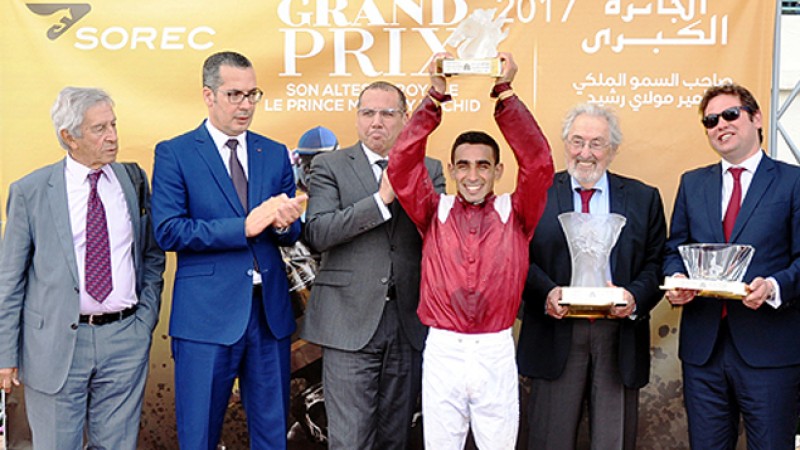 Le cheval Famous Mark remporte le Grand Prix Son Altesse Royale le Prince Moulay Rachid des courses hippiques