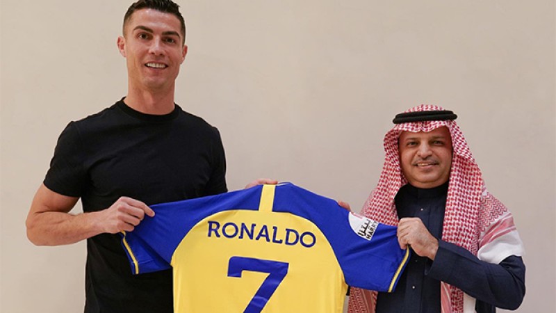 النصر السعودي يعلن رسميا التعاقد مع النجم البرتغالي كريستيانو رونالدو