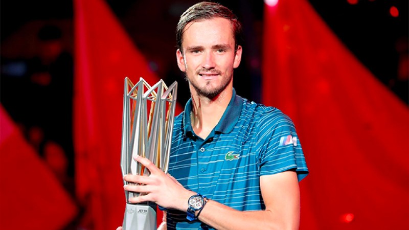 Medvedev remporte le Masters 1000 de Shanghai, son 2e d'affilée
