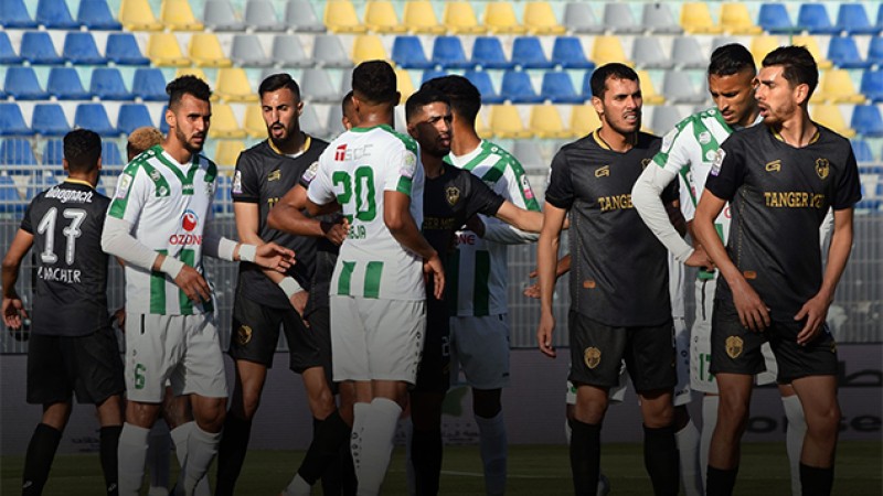 فريق الدفاع الحسني الجديدي يتعادل مع ضيفه فريق اتحاد طنجة 2-2