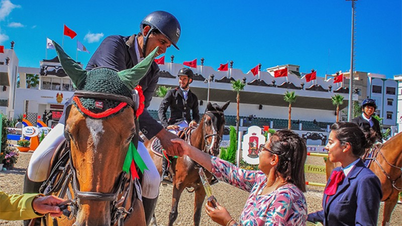 الدوري الملكي المغربي للقفز على الحواجز (محطة تطوان): الفارس المغربي فريد أمنزار يفوز بجائزة مركز تربية الخيول التابع للحرس الملكي بتطوان