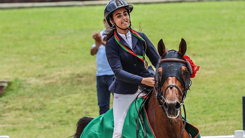 Semaine du cheval 2023 (saut d'obstacles): La cavalière Malak Zidani remporte le championnat du Maroc U18