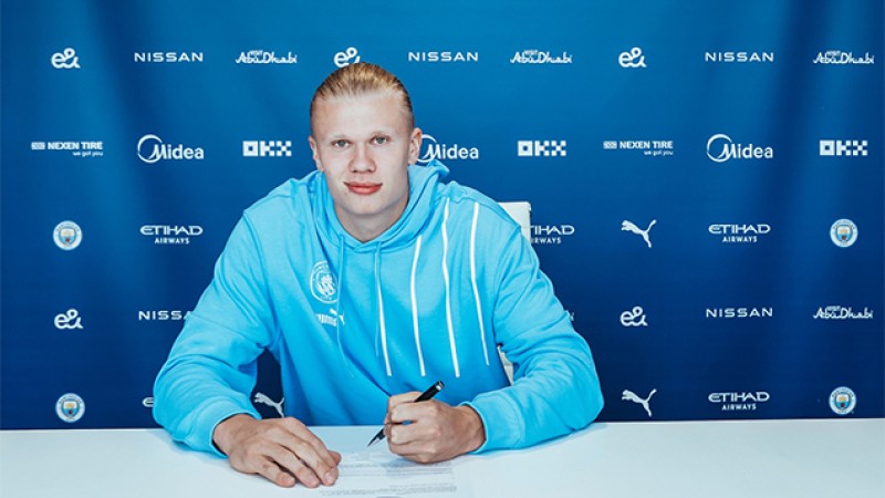 بطولة إنجلترا لكرة القذم.. مانشستر سيتي يؤكد رسميا ضم المهاجم النرويجي إرلينغ هالاند