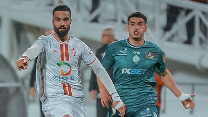 فريق حسنية أكادير يتغلب على ضيفه الرجاء الرياضي (2-1)