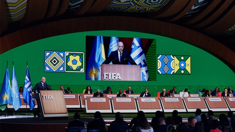 مضاعفة عدد المنتخبات الإفريقية في نهائيات كأس العالم سيساهم في تطوير الكرة الإفريقية (رئيس الاتحاد الدولي لكرة القدم)