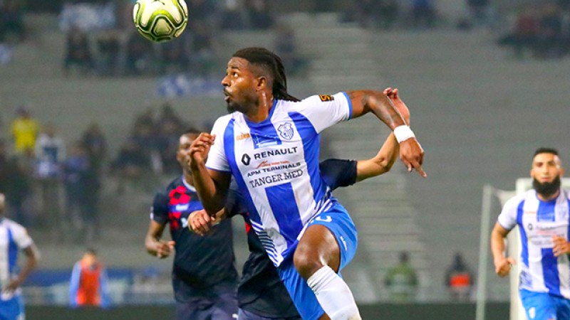 فريق اتحاد طنجة يتعادل مع ضيفه فريق سريع وادي زم 0-0