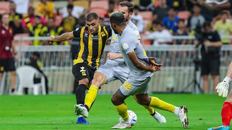 عبدالرزاق حمدالله يقود الاتحاد السعودي للفوز على الخليج في دوري المحترفين