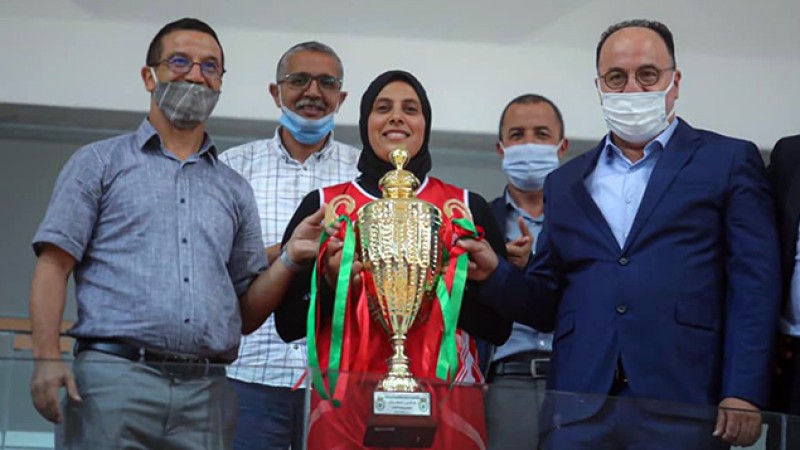 Coupe du Trône de basketball dames (2020-2021).. Le Kawkab Marrakech remporte le titre