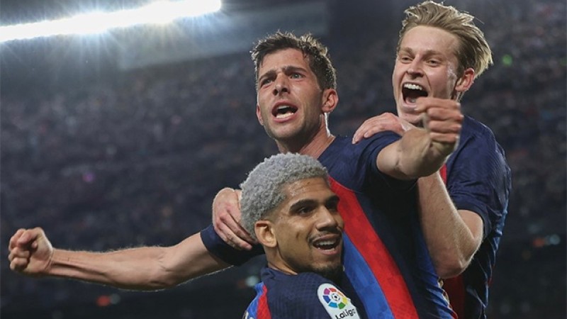 بطولة إسبانيا لكرة القدم (الدورة ال26).. برشلونة يتغلب على ريال مدريد 2-1