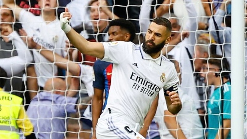 بطولة إسبانيا لكرة القدم.. ريال مدريد يفوز على برشلونة (3-1) وينتزع الصدارة