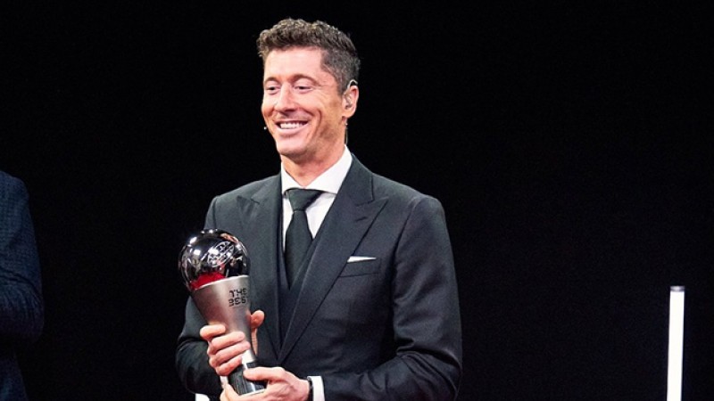 جوائز فيفا.. البولندي روبرت ليفاندوفسكي أفضل لاعب لعام 2021