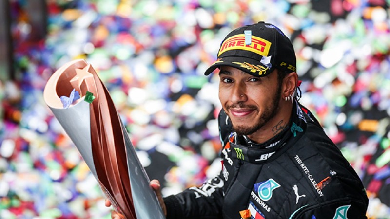 Lewis Hamilton remporte le GP de Turquie et égale le record de Schumacher