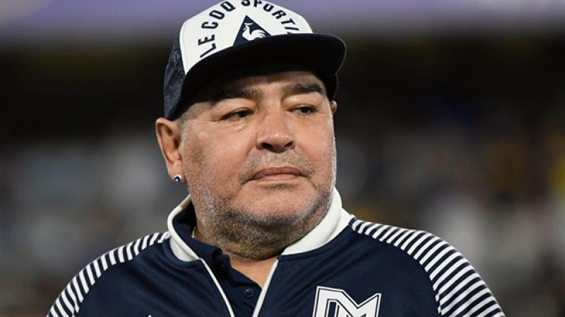 طبيب مارادونا يؤكد أنه فعل المستحيل من أجل إنقاد حياة الأسطورة ديغو