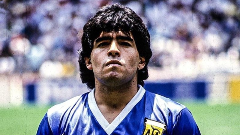 Un maillot de légende de Maradona, vendu plus de 9 millions de dollars, pulvérise les records