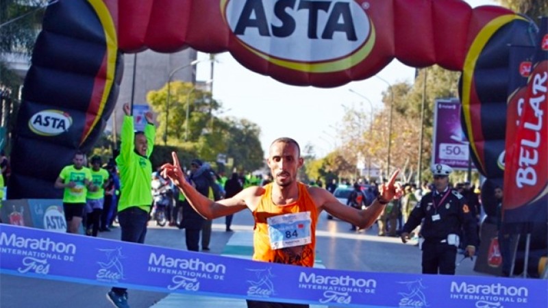 Le Marocain Jawad Kallouz bat le record du marathon international de Fès