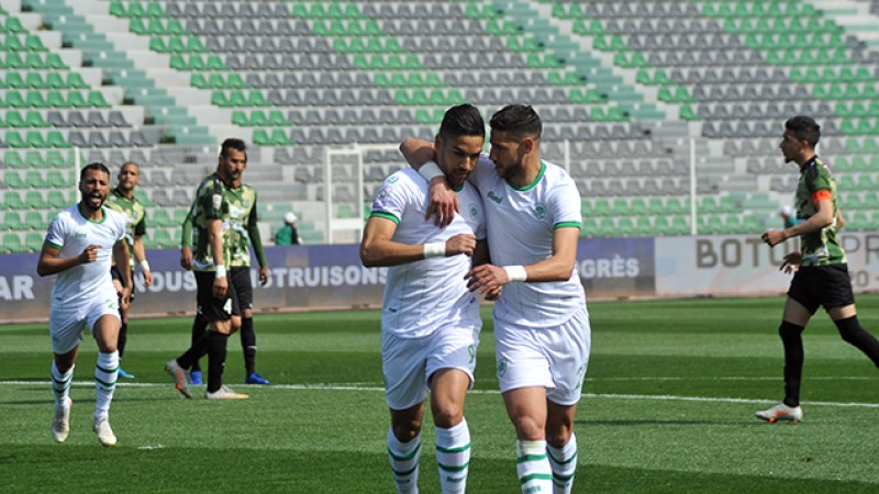 فريق مولودية وجدة يتغلب على ضيفه فريق الدفاع الحسني الجديدي 4-0 ' البطولة الوطنية الاحترافية "إنوي" (الدورة التاسعة)'