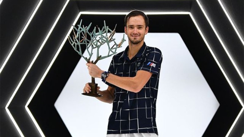 Masters 1000 de Paris, Daniil Medvedev remporte son premier titre de l'année