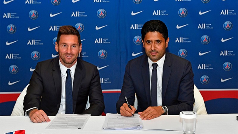Lionel Messi signe au Paris Saint-Germain