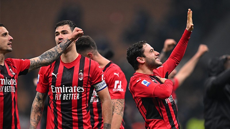 بطولة إيطاليا لكرة القدم.. ميلان يفوز على غريمه إنتر (2-1)