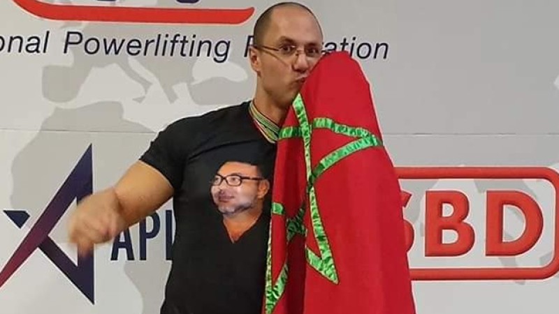 Championnats du monde de Force athlétique (-105 kg).. Le Marocain Nezar Ballil remporte la médaille de bronze