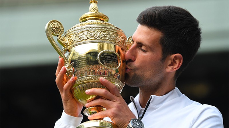 Djokovic remporte Wimbledon et consolide sa place de numéro un mondial