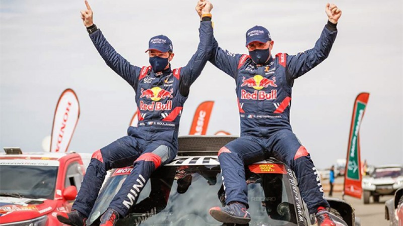 Le Français Stéphane Peterhansel remporte l'édition 2021 'Rallye Dakar'