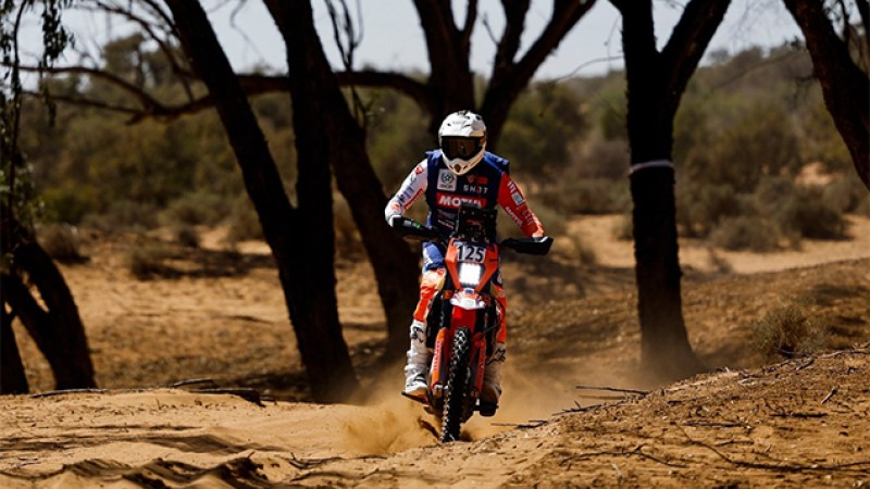 Rallye du Maroc.. Le Marocain Amine Echiguer remporte l'étape 1B dans la catégorie moto "Rallye 3"