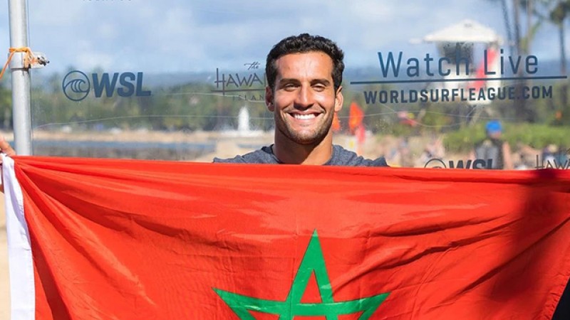 البطل المغربي رمزي بوخيام ينتزع بطاقة التأهل للدوري العالمي لركوب الأمواج 2023