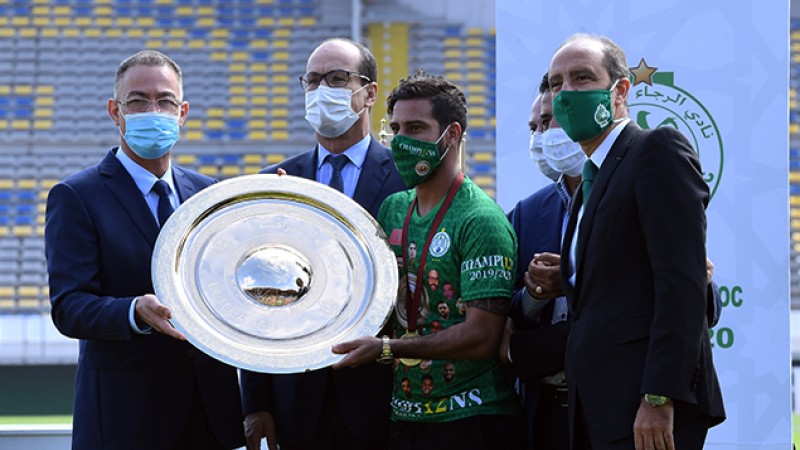 Remise au Raja de Casablanca du Trophée de champion