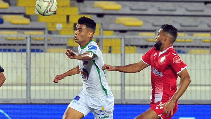 الوداد يفوز على الرجاء ( 2-1 )و يتجه بثباث نحو التتويج باللقب 'البطولة الوطنية الاحترافية (الدورة 25)'