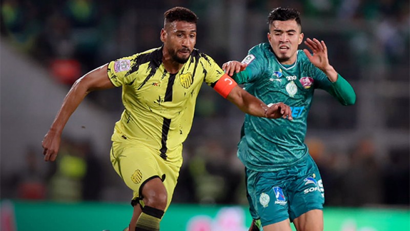 فريق الرجاء الرياضي يتعادل بميدانه مع فريق المغرب الفاسي 0-0