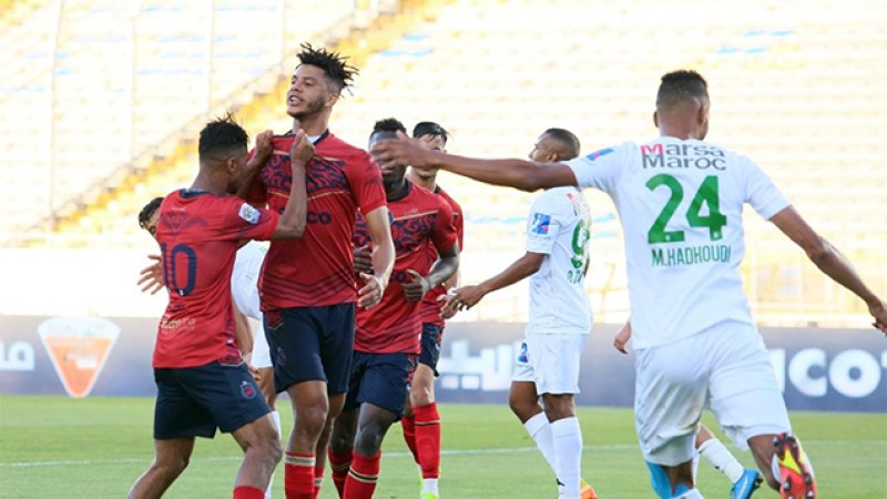 فريق أولمبيك آسفي يفوز خارج ميدانه على الرجاء الرياضي (3-2)