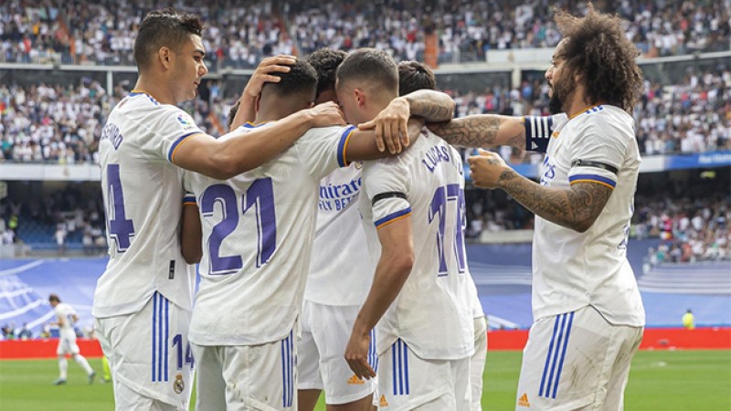 ريال مدريد يفوز على اسبانيول ( 4-0 ) ويتوج بلقبه الخامس والثلاثين