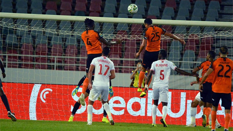 نهضة بركان يتأهل للنهاية الثانية على التوالي بفوزه على حسنية أكادير 2-1 'كأس الكونفدرالية الإفريقية'